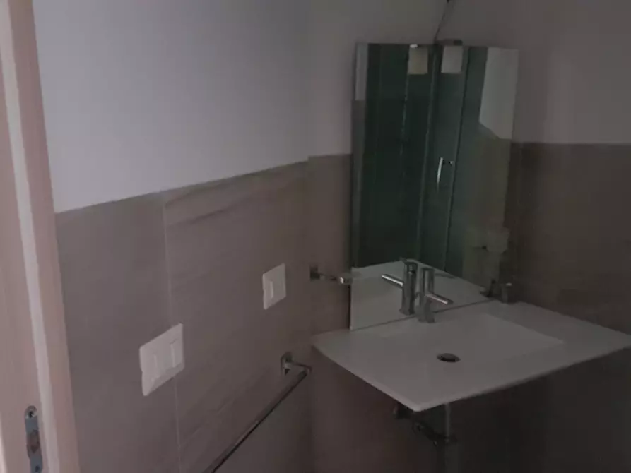 Immagine 11 di Trilocale in affitto  a Siracusa