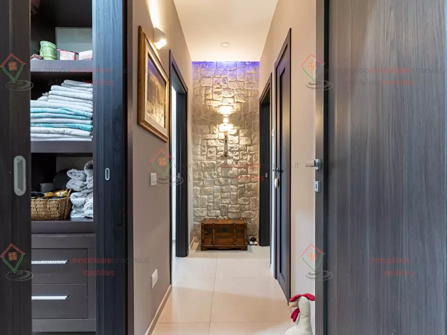 Immagine 27 di Villa in vendita  a Siracusa