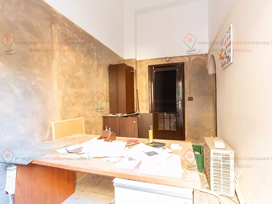 Immagine 11 di Locale commerciale in vendita  a Siracusa
