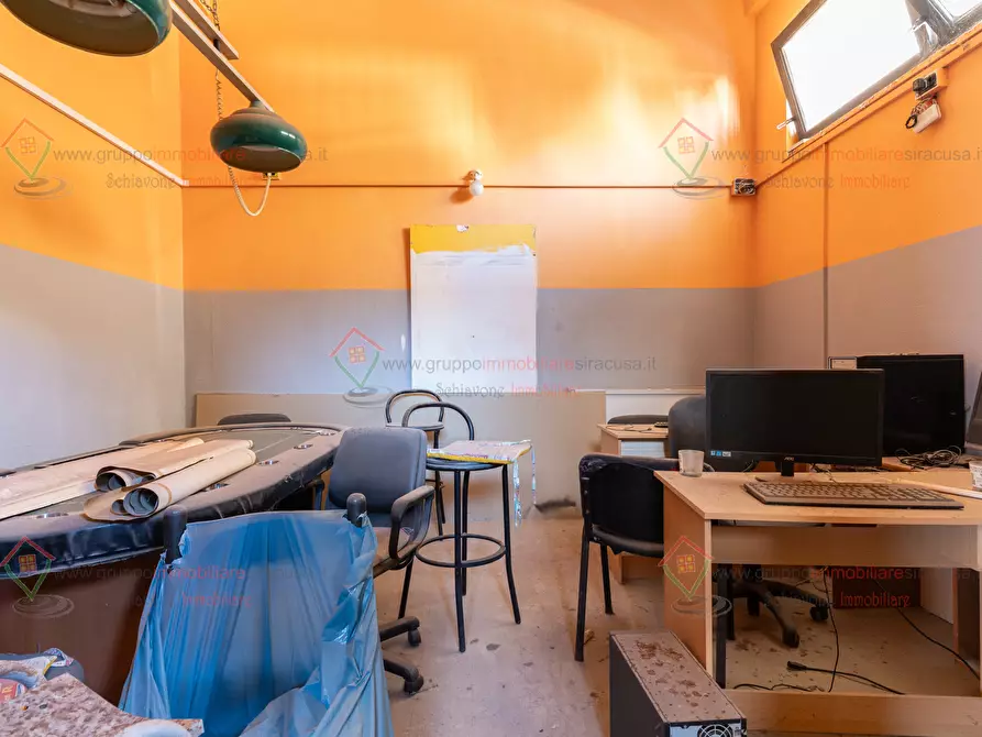 Immagine 8 di Locale commerciale in vendita  a Siracusa