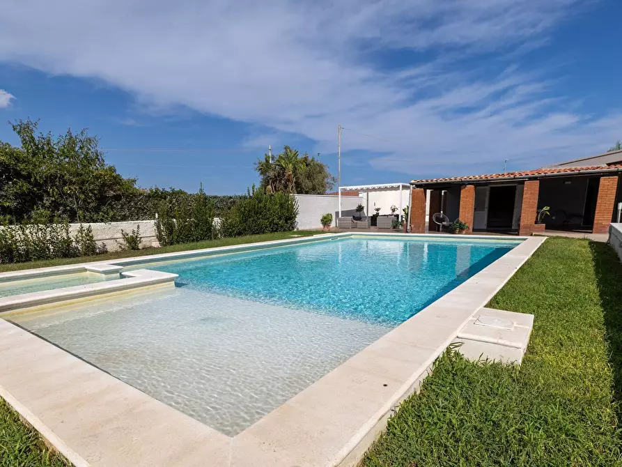 Immagine 1 di Villa in vendita  a Siracusa