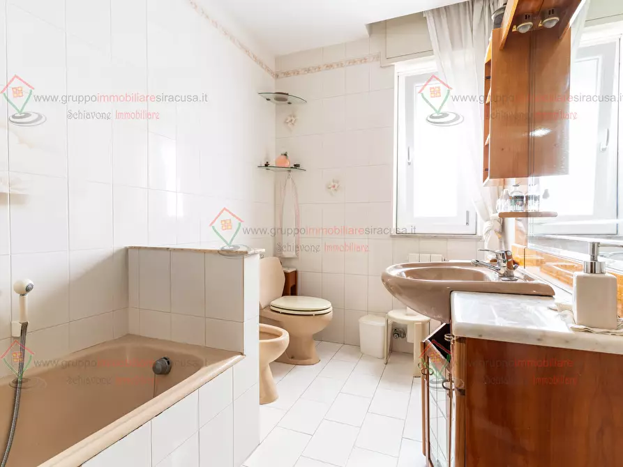 Immagine 10 di Pentalocale in affitto  a Siracusa