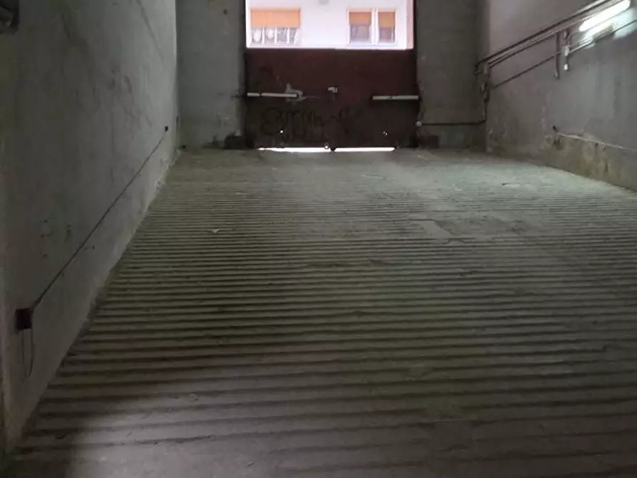 Immagine 4 di Garage in vendita  a Siracusa