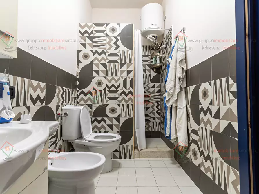 Immagine 13 di Pentalocale in vendita  a Siracusa