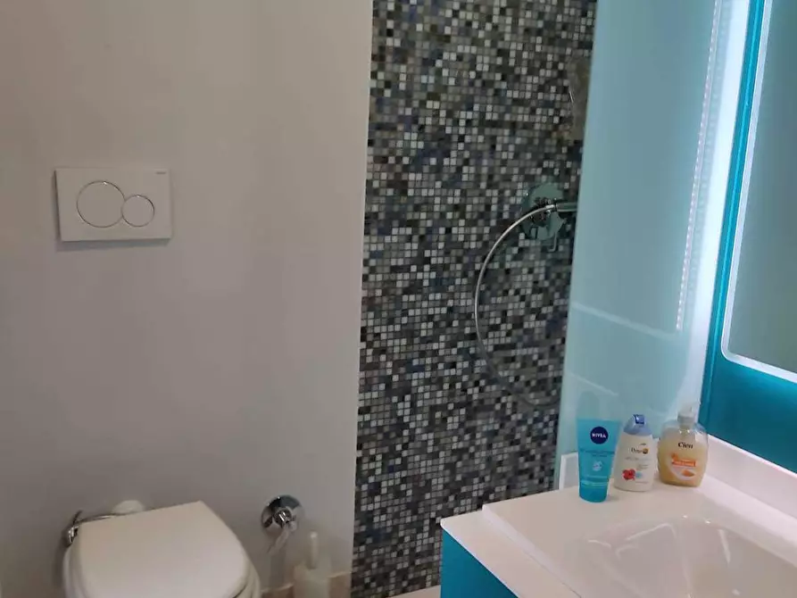 Immagine 17 di Quadrilocale in affitto  a Siracusa