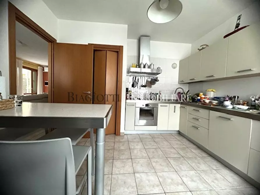 Immagine 10 di Trilocale in vendita  a Livorno