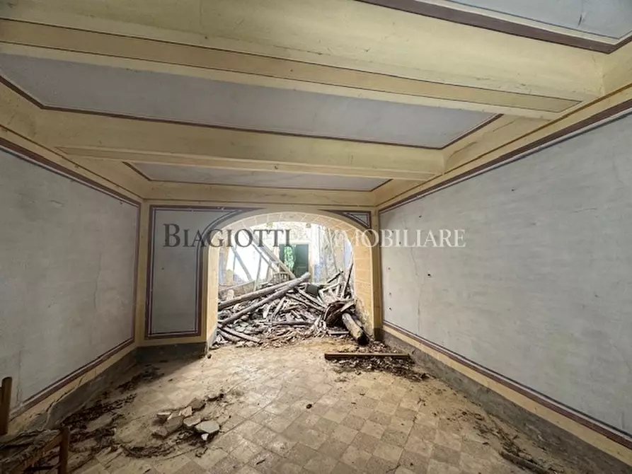 Immagine 11 di Rustico / casale in vendita  a Livorno