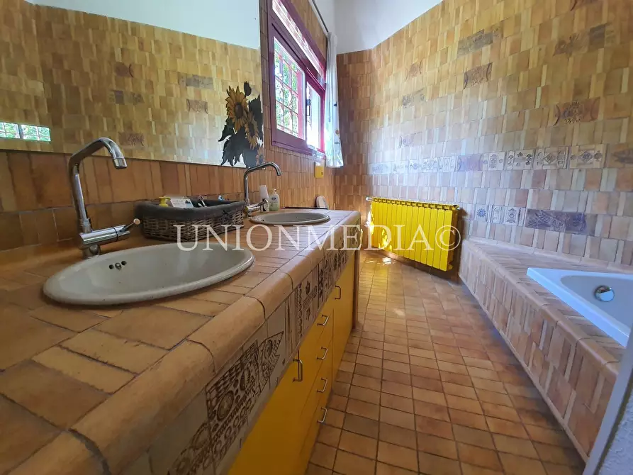 Immagine 23 di Villa in vendita  a Sarzana