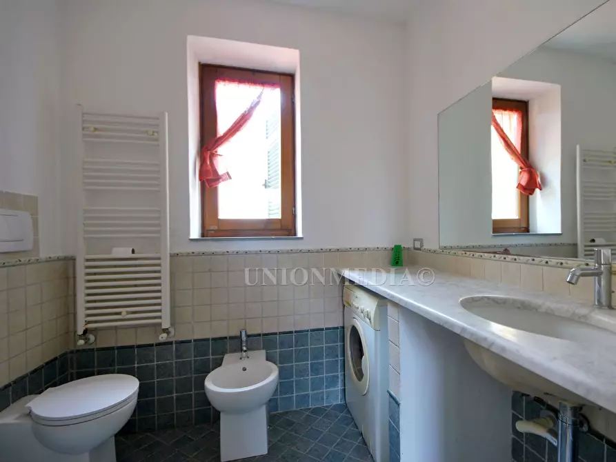 Immagine 5 di Appartamento in vendita  in Viale Giuseppe Mazzini a Sarzana