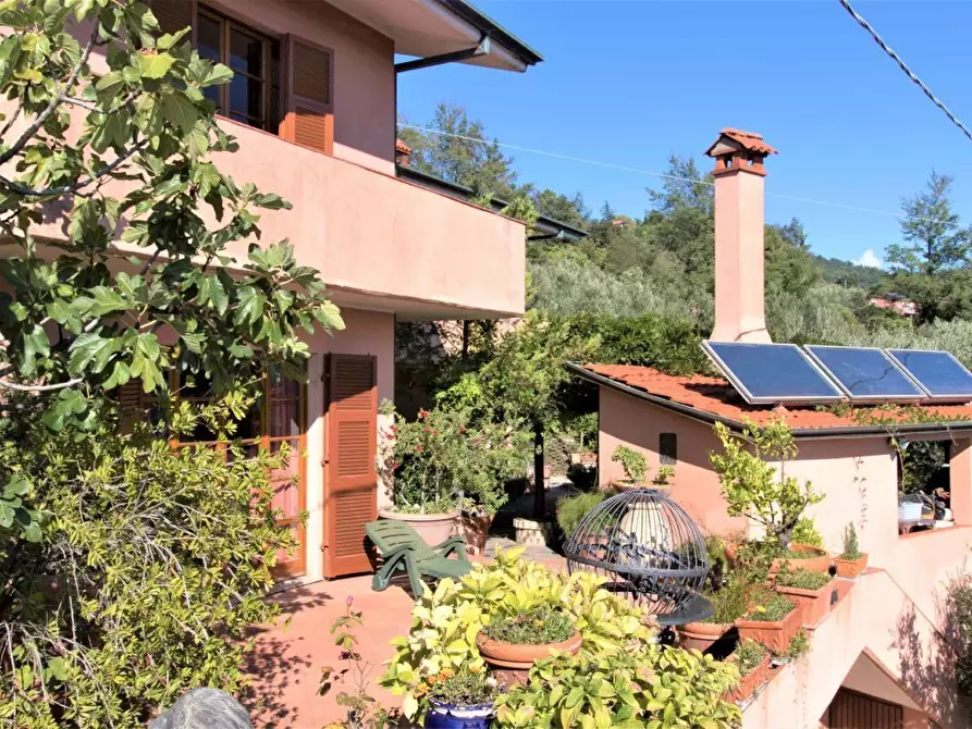 Immagine 8 di Villa in vendita  in via della maestà a Fosdinovo