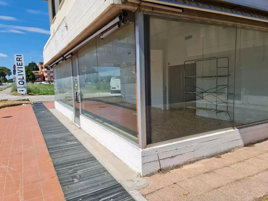 Immagine 4 di Magazzino in affitto  in Via Marecchiese 273b a Rimini