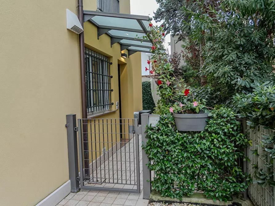 Immagine 4 di Bilocale in vendita  in Viale Catalani 20 a Riccione