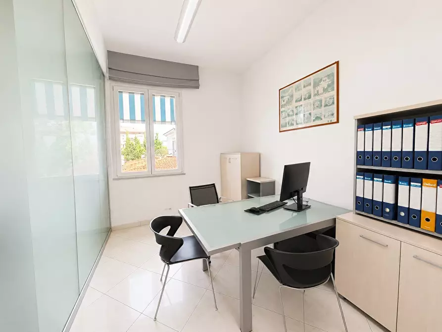Immagine 11 di Palazzo in vendita  in Via Melozzo da Forlì 36 a Rimini