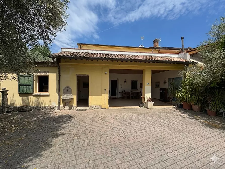 Immagine 1 di Porzione di casa in vendita  in Via Moreta a Coriano