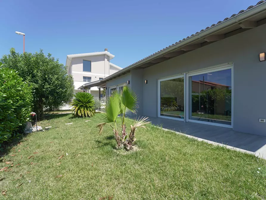 Immagine 37 di Villa in vendita  in Via Primo Targhini 4101 a Cesena