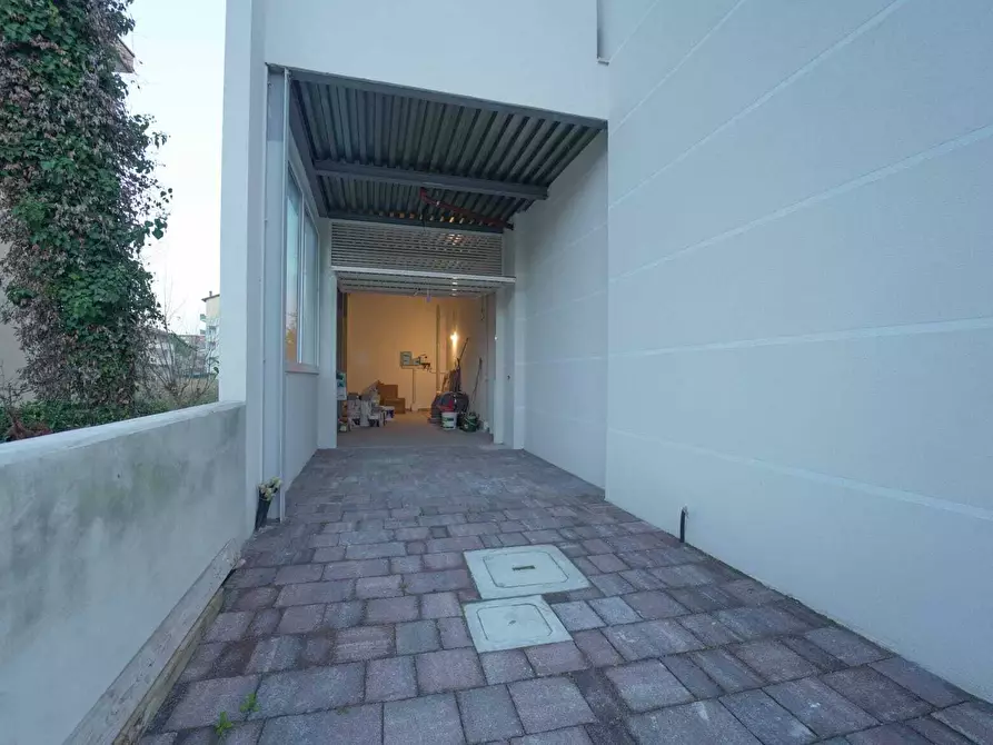 Immagine 19 di Quadrilocale in vendita  in Via Niccolò Tommaseo 100 a Rimini