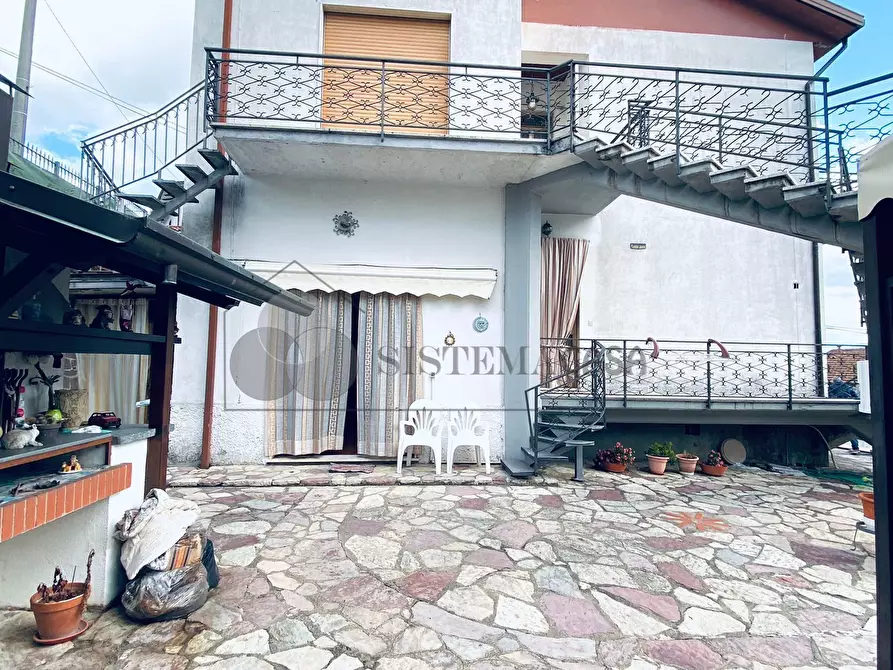 Immagine 4 di Villa in vendita  in Via 1º Maggio 12 a Follo