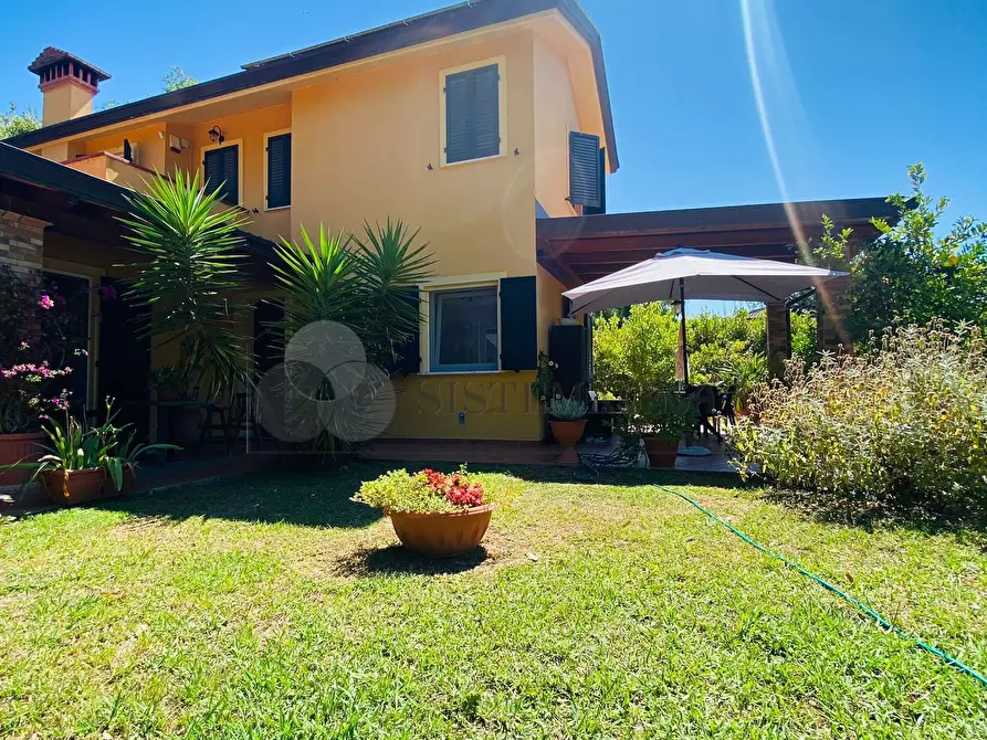 Immagine 54 di Villa in vendita  a Castelnuovo Magra