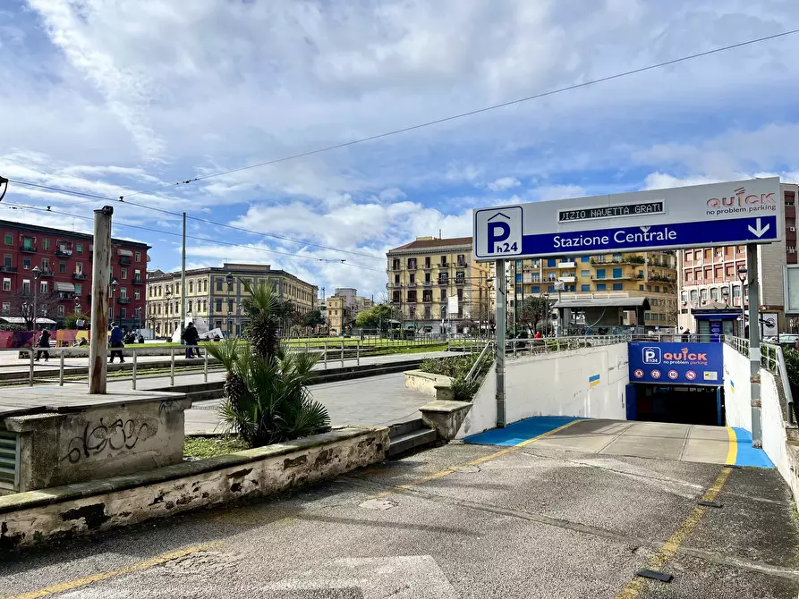 Immagine 1 di Garage in vendita  in Piazza Nazionale a Napoli