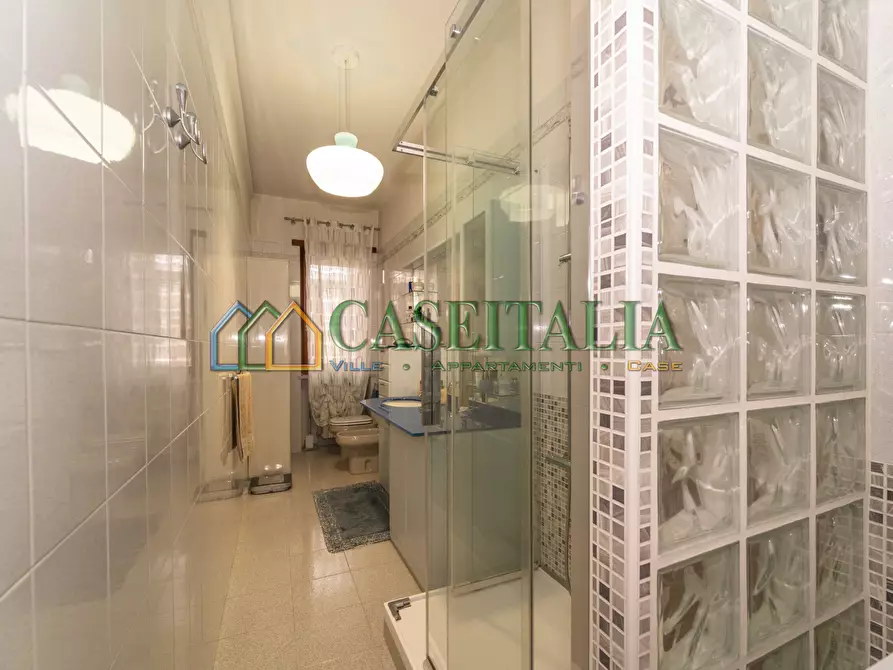 Immagine 15 di Quadrilocale in vendita  in Piazza Kennedy 17 a Beinasco