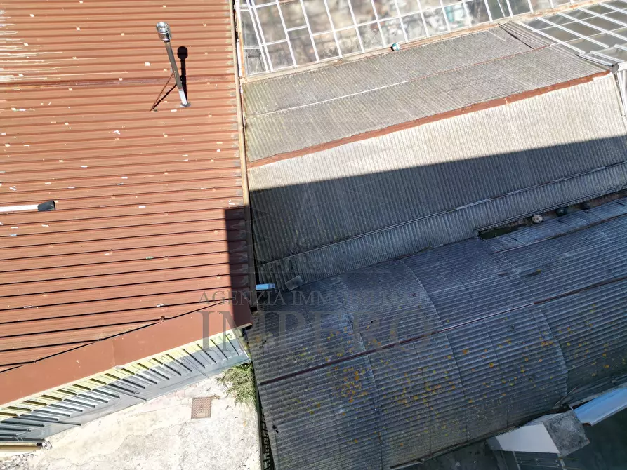 Immagine 5 di Magazzino in vendita  in Strada Statale 1 35 a Camporosso