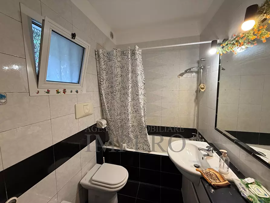 Immagine 10 di Bilocale in vendita  in Via Anacleto Hughes a Ventimiglia
