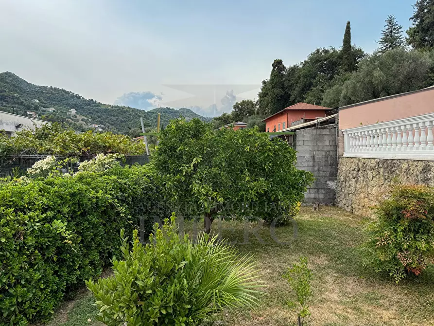 Immagine 37 di Villa in vendita  in Via del Commercio 1 a Camporosso