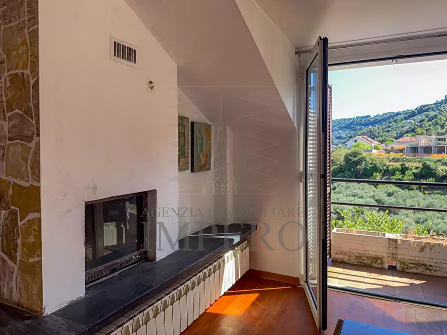 Immagine 5 di Pentalocale in vendita  in Località Gray 14 a Camporosso