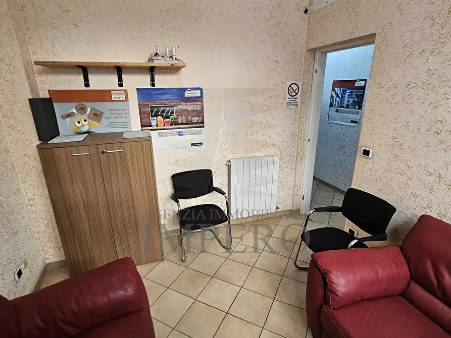 Immagine 1 di Locale commerciale in vendita  in Via Vittorio Veneto 1 a Ventimiglia
