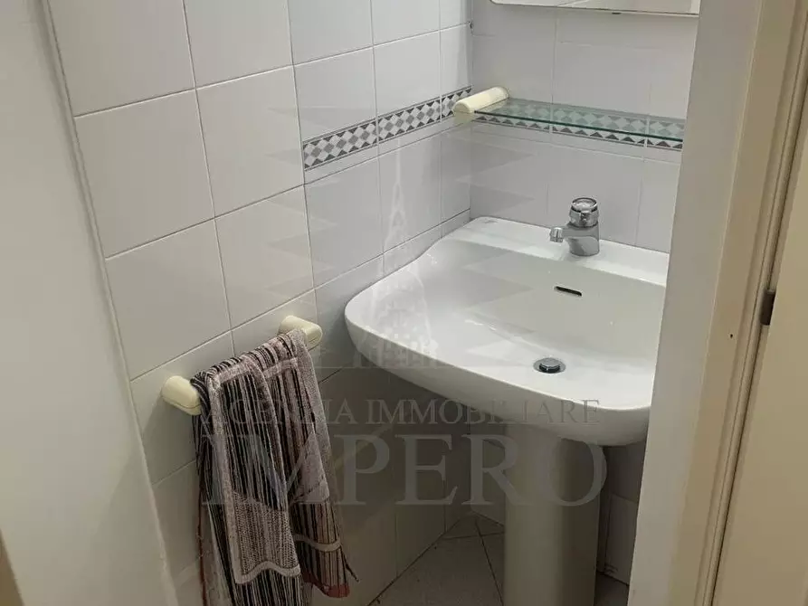 Immagine 18 di Locale commerciale in vendita  in Via Colonnello Aprosio 105 a Vallecrosia