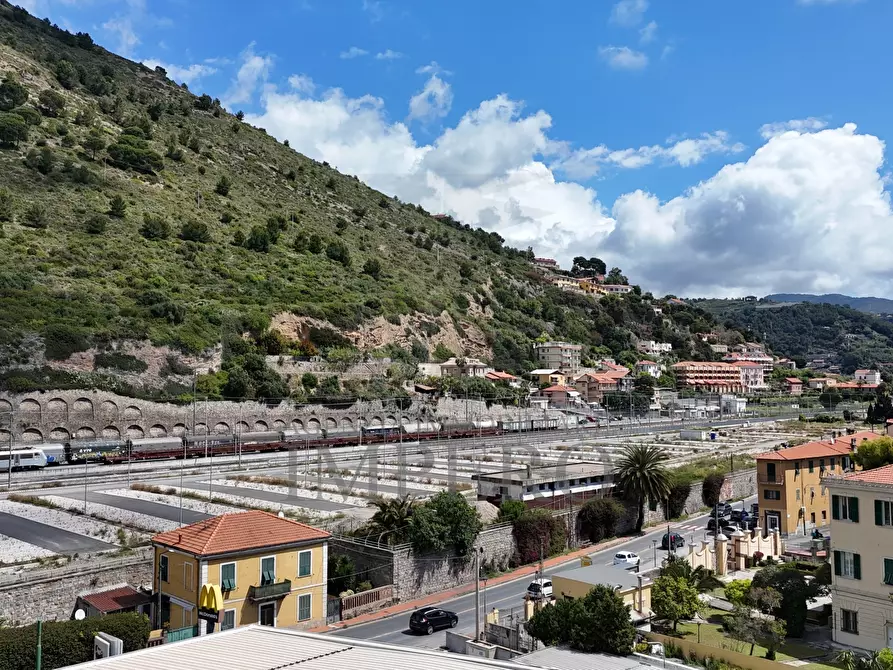 Immagine 35 di Quadrilocale in vendita  in Via Cornelio Tacito 2 a Ventimiglia