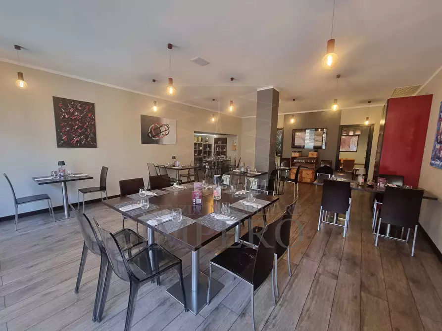 Immagine 2 di Locale commerciale in vendita  in Via Sir Thomas Hanbury 13C a Ventimiglia