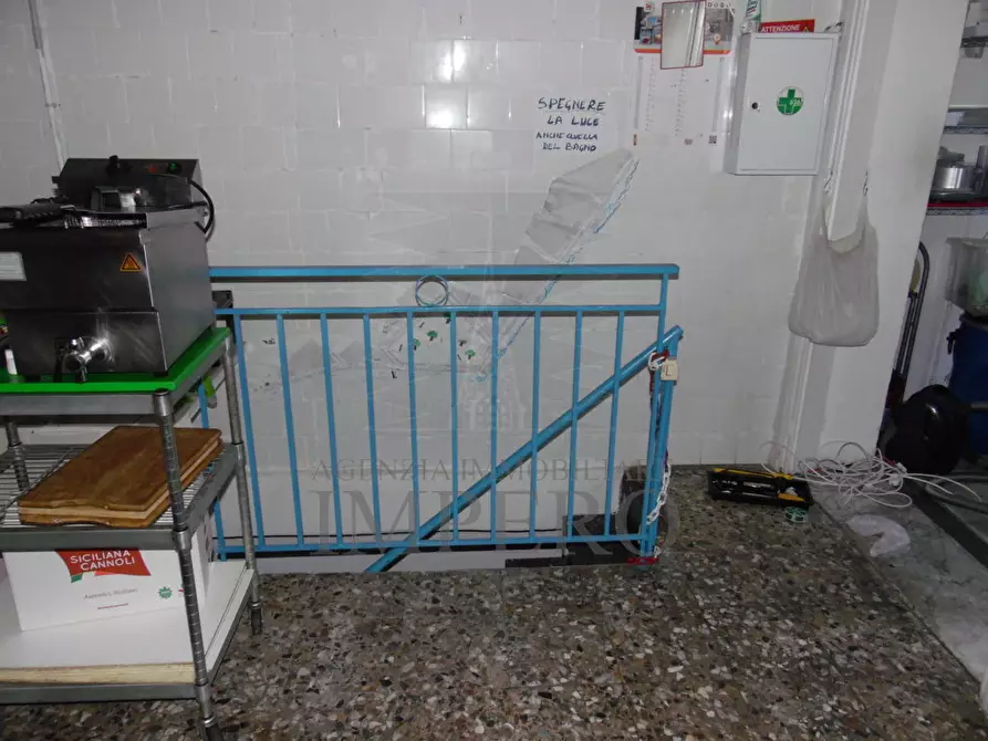 Immagine 10 di Locale commerciale in affitto  a Ventimiglia