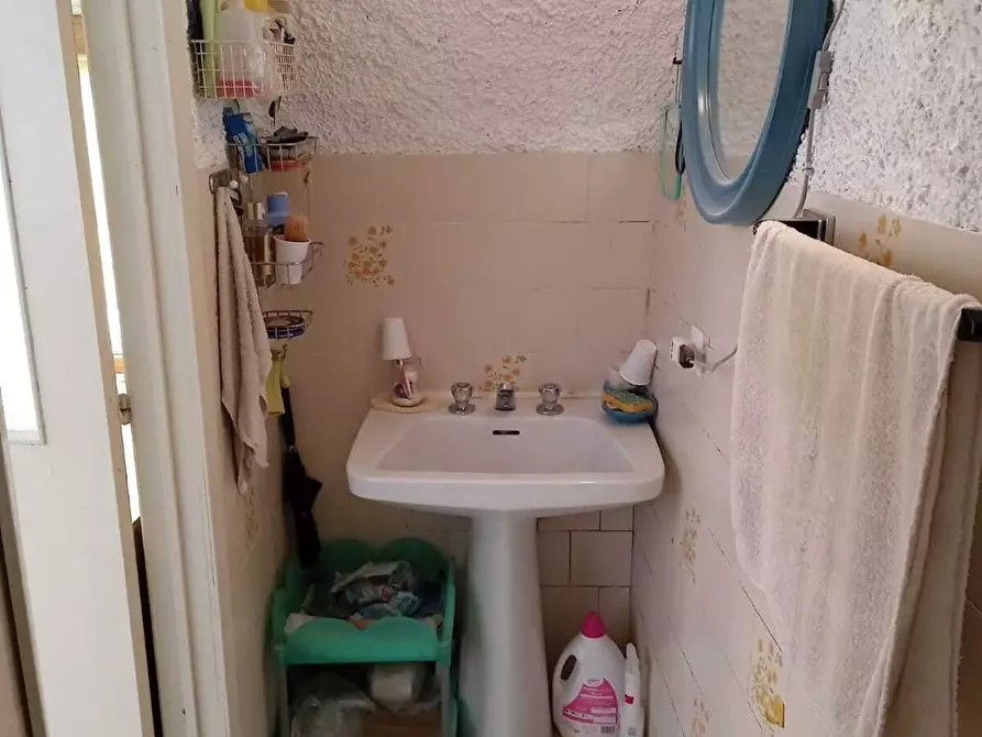 Immagine 8 di Monolocale in vendita  in Via G. Ughetto 3 a Ventimiglia