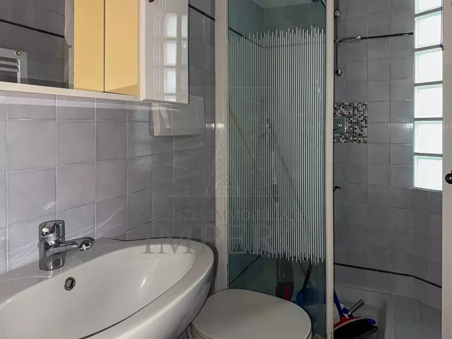 Immagine 17 di Pentalocale in vendita  in Località Gray 14 a Camporosso