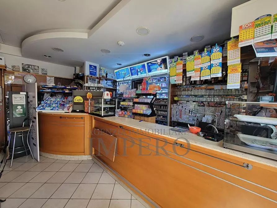 Immagine 10 di Locale commerciale in vendita  in Via Aurelia 150 a Bordighera
