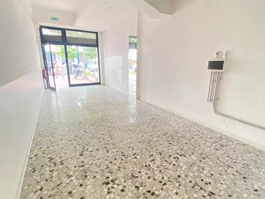 Immagine 4 di Locale commerciale in vendita  a Francavilla Al Mare