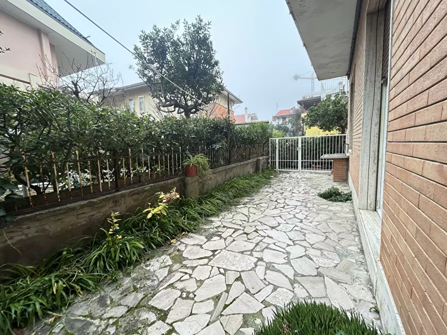 Immagine 24 di Quadrilocale in affitto  a Francavilla Al Mare