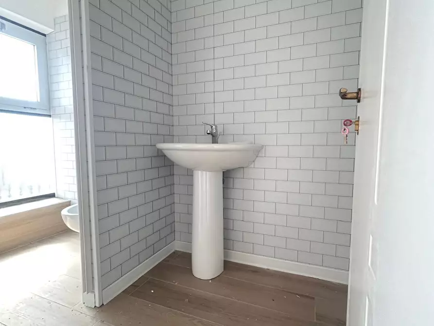 Immagine 5 di Locale commerciale in affitto  in Viale Maiella 23/A a Francavilla Al Mare