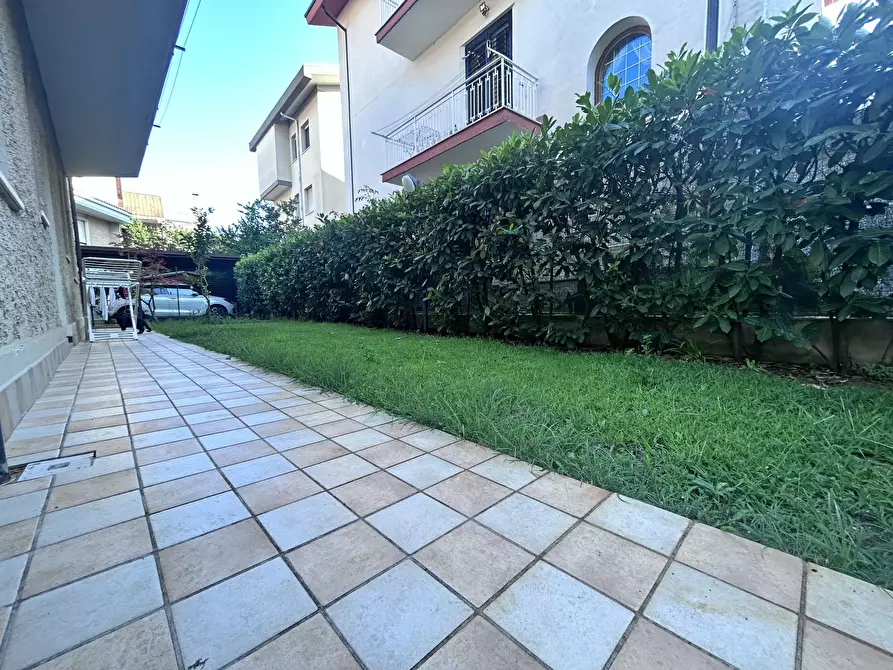 Immagine 19 di Trilocale in affitto  a Francavilla Al Mare