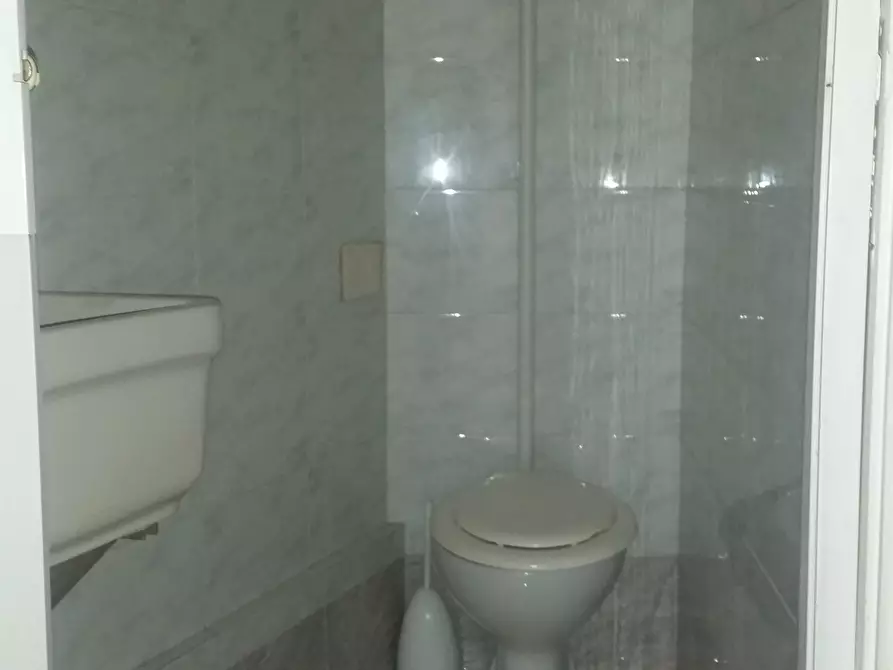 Immagine 4 di Locale commerciale in affitto  a Francavilla Al Mare