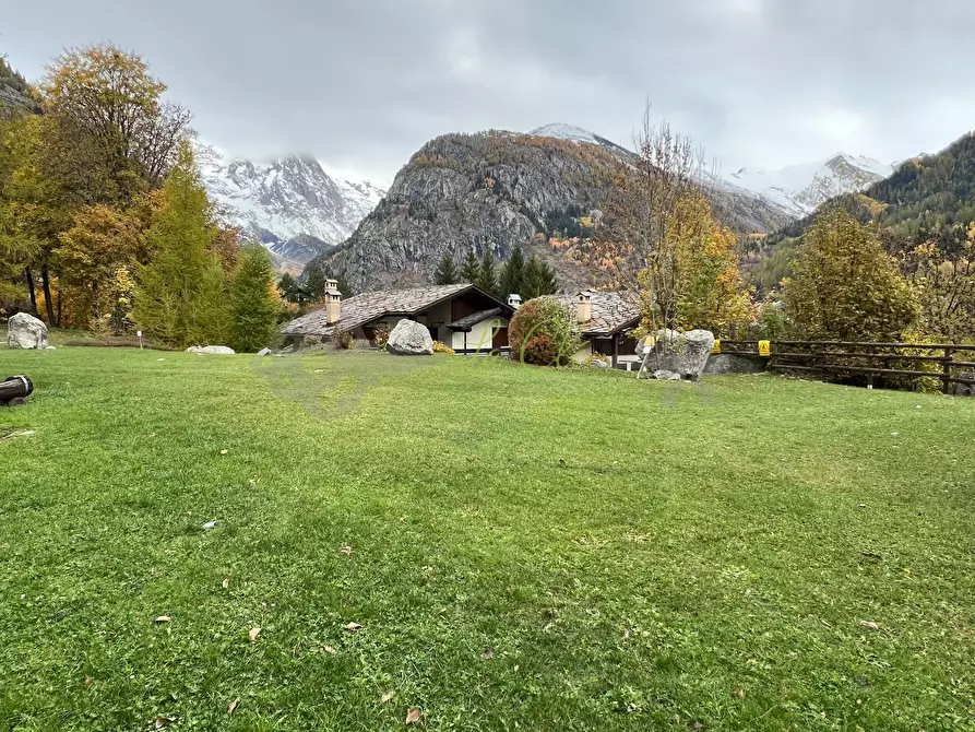 Immagine 25 di Quadrilocale in vendita  a Courmayeur