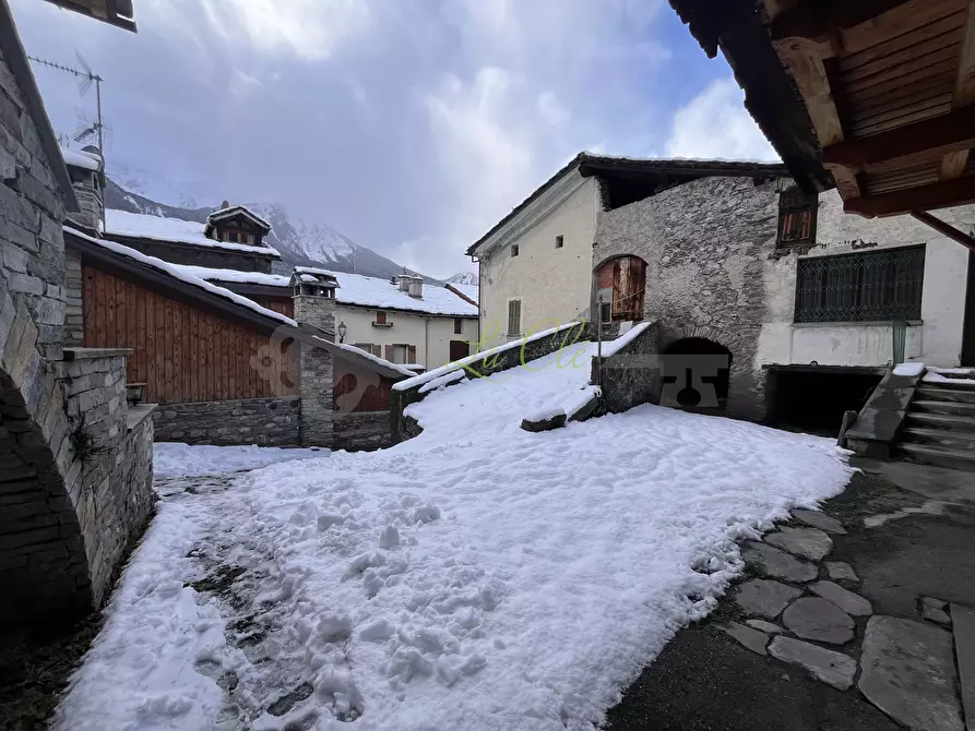 Immagine 31 di Trilocale in vendita  in Via Cesare Ollietti 13 a La Salle