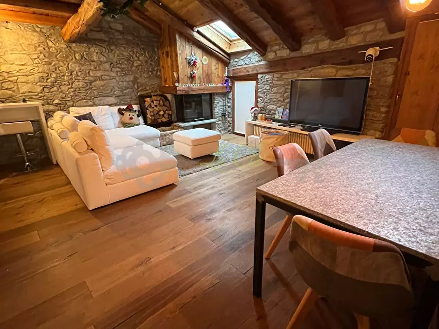 Immagine 2 di Quadrilocale in vendita  a Courmayeur