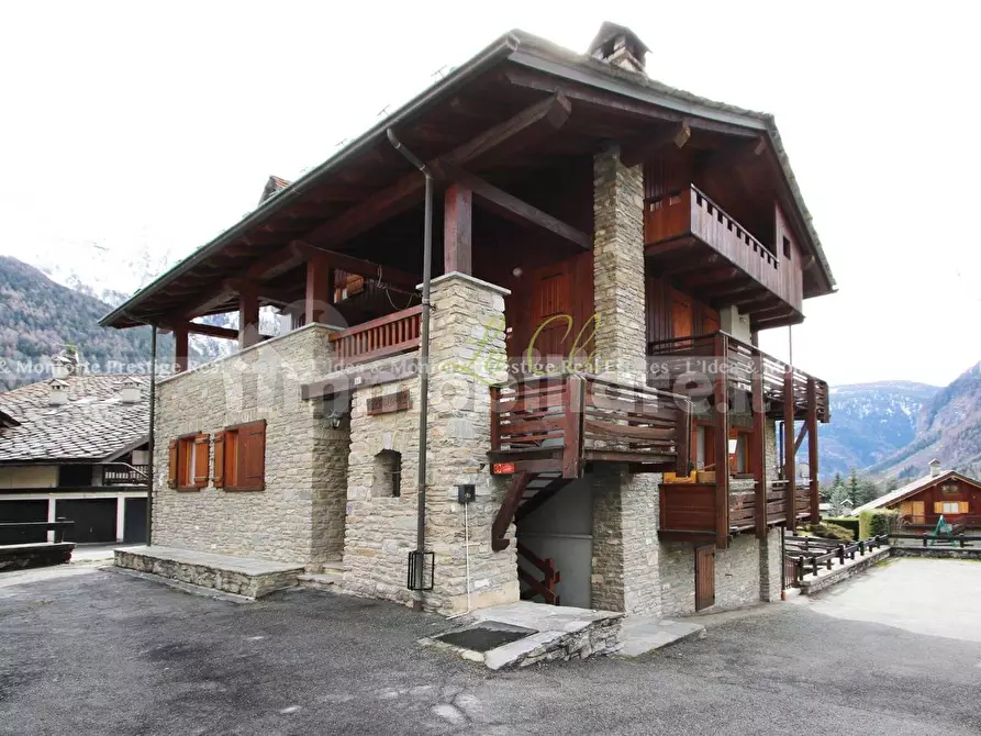 Immagine 33 di Trilocale in vendita  a Courmayeur