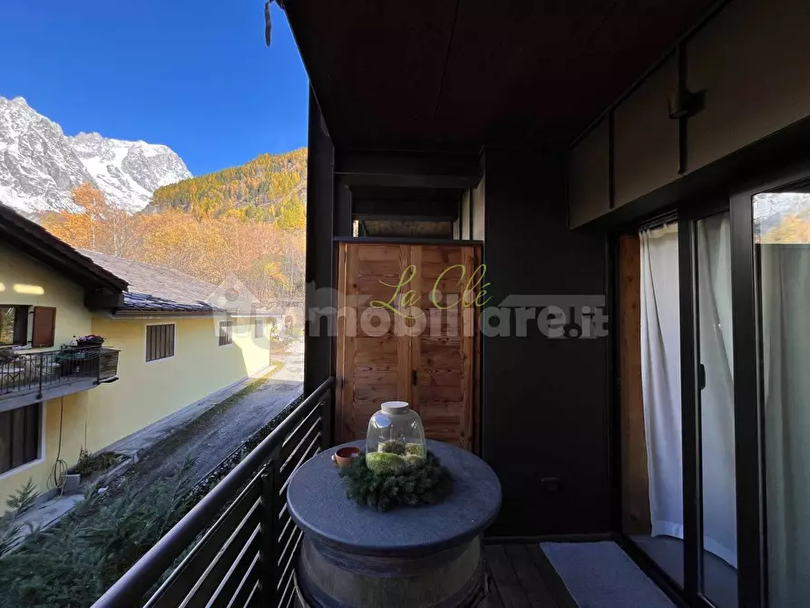 Immagine 19 di Trilocale in vendita  a Courmayeur