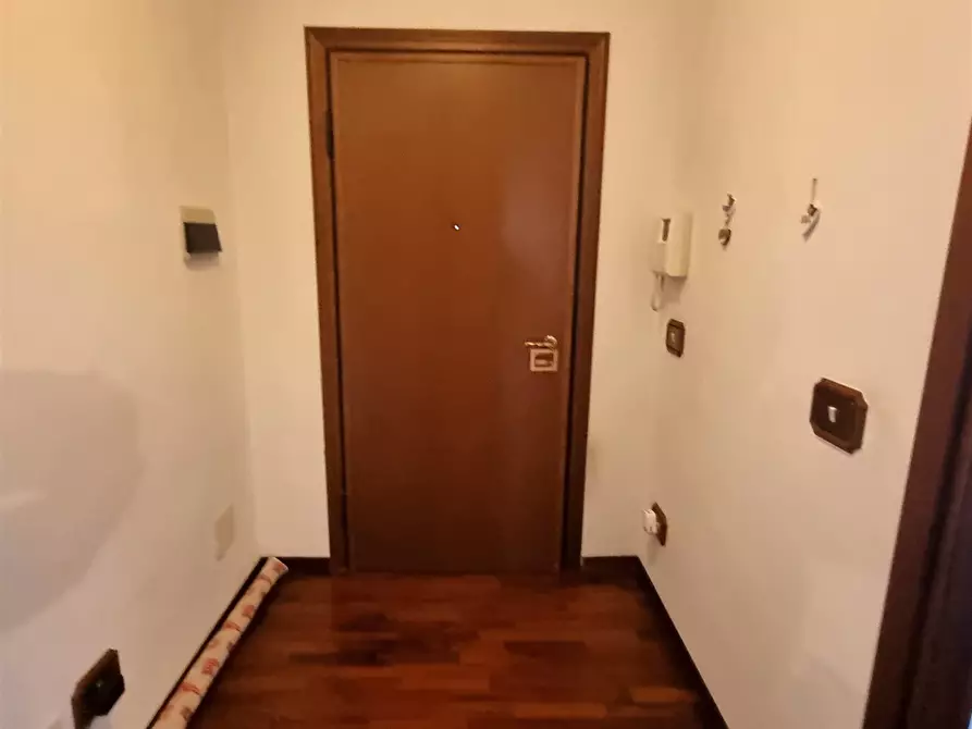 Immagine 2 di Trilocale in vendita  in Strada Val Parma 228 a Parma