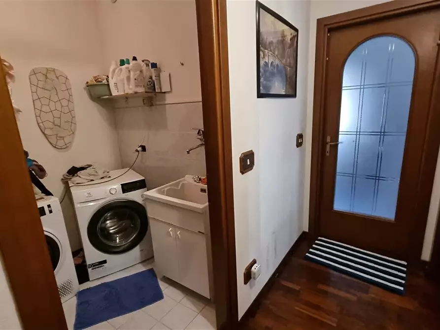 Immagine 12 di Trilocale in vendita  in Strada Val Parma 228 a Parma