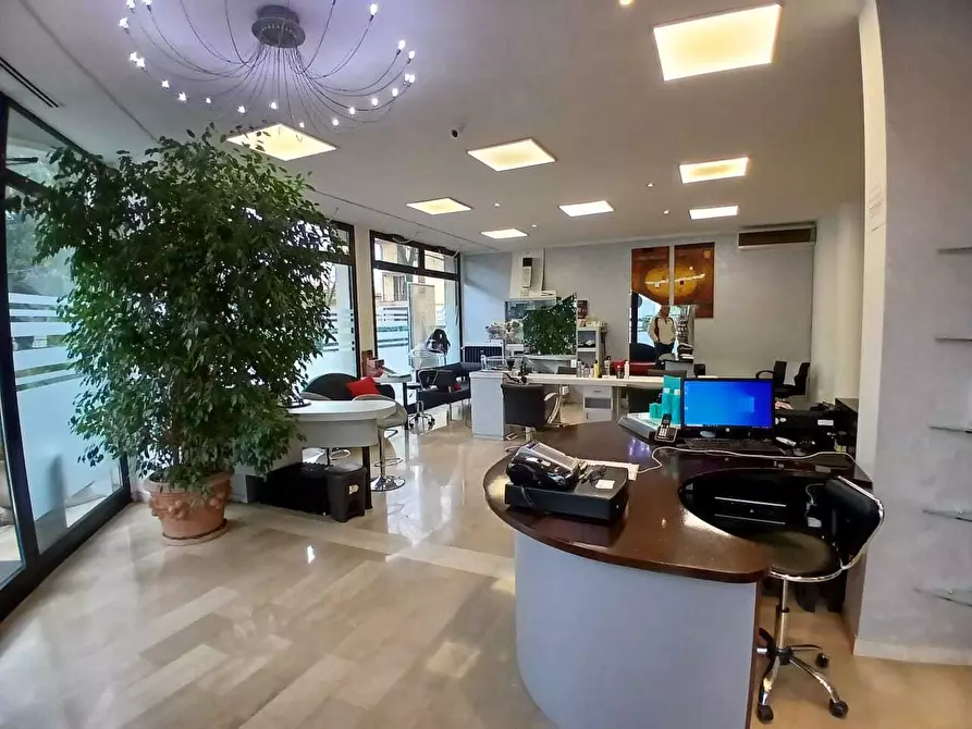 Immagine 3 di Locale commerciale in vendita  in Via della Pace 486 a Vignola