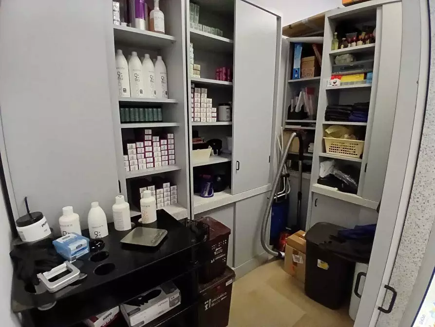 Immagine 11 di Locale commerciale in vendita  in Via della Pace 486 a Vignola